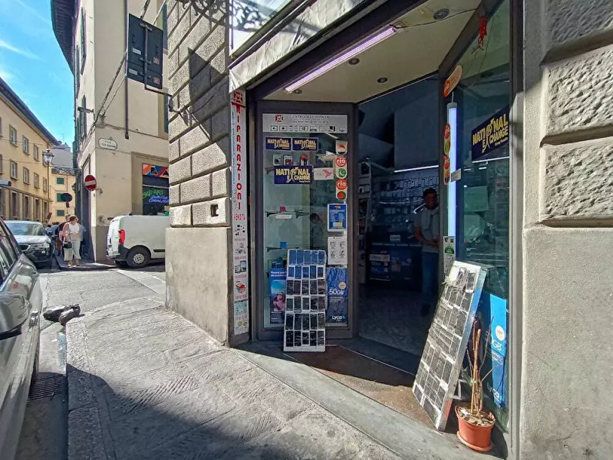 Immagine 1 di Negozio in vendita  in PIAZZA SALVEMINI a Firenze