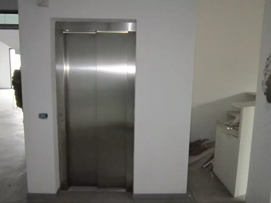 Immagine 4 di Ufficio in vendita  a Brescia