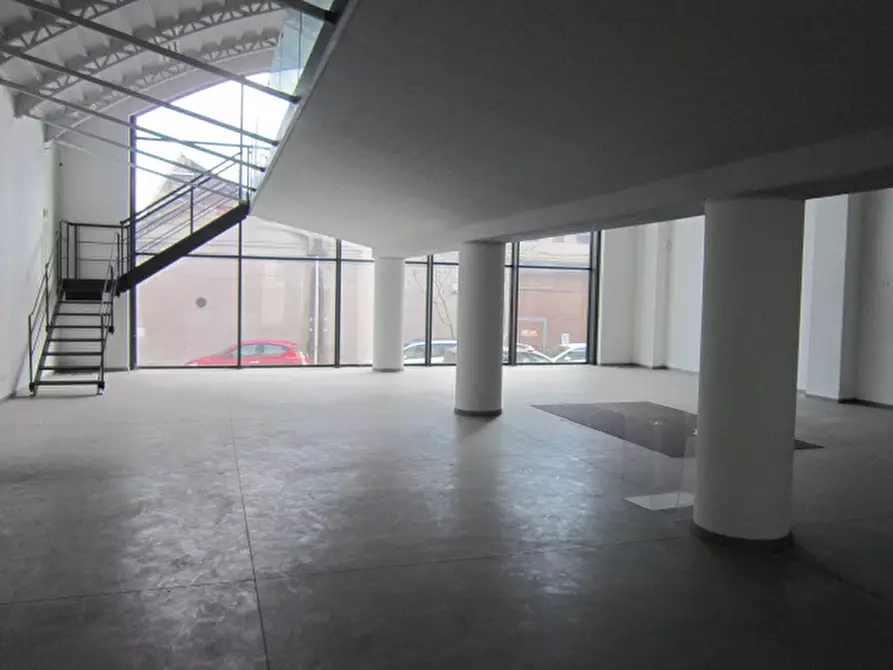 Immagine 6 di Ufficio in vendita  a Brescia