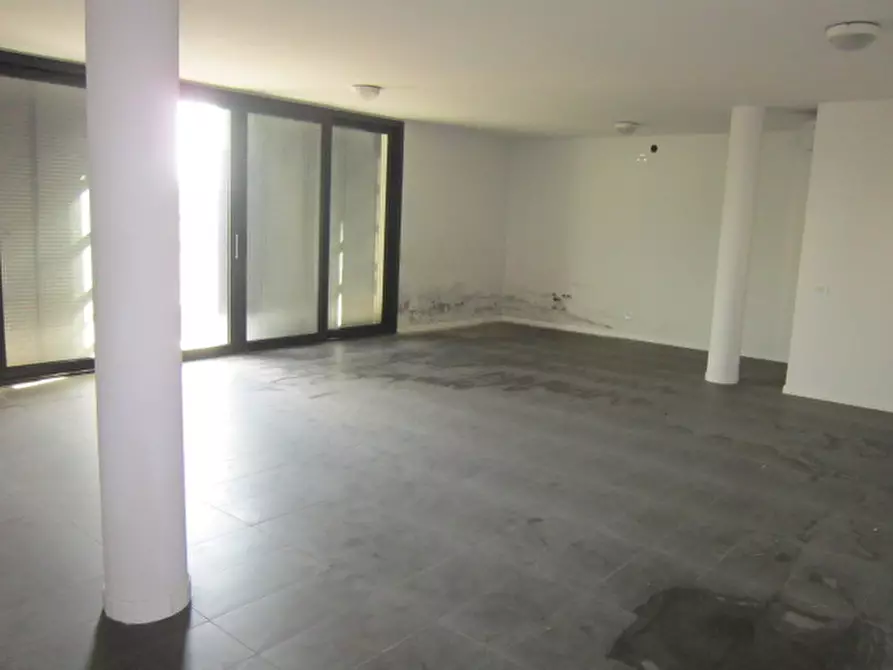 Immagine 12 di Ufficio in vendita  a Brescia