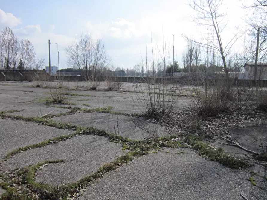 Immagine 2 di Palazzo in vendita  a Brescia