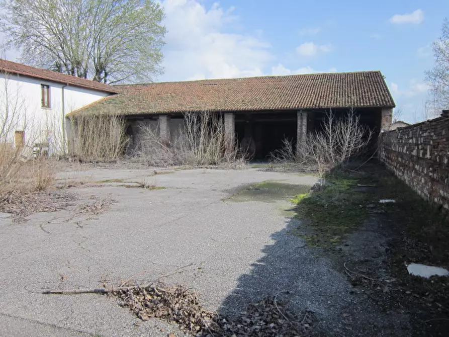 Immagine 3 di Palazzo in vendita  a Brescia