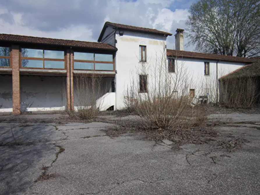 Immagine 4 di Palazzo in vendita  a Brescia