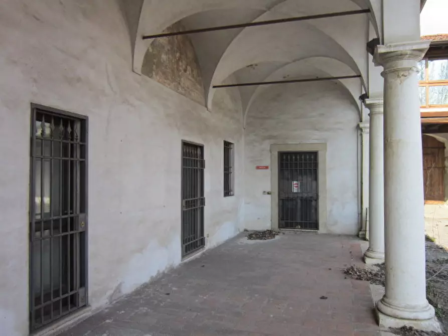 Immagine 8 di Palazzo in vendita  a Brescia