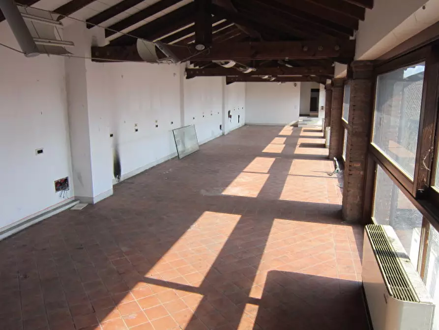 Immagine 10 di Palazzo in vendita  a Brescia