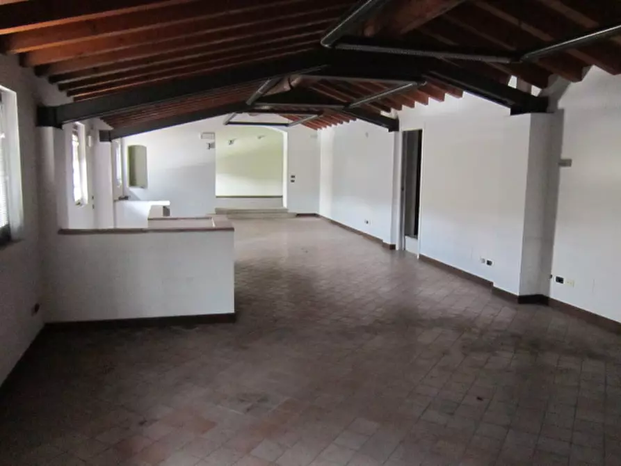 Immagine 12 di Palazzo in vendita  a Brescia