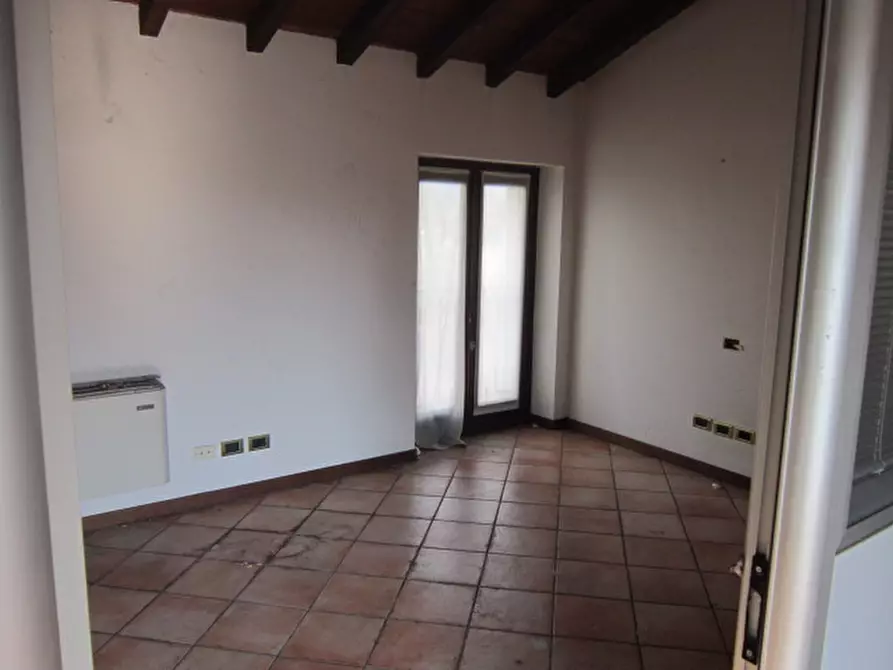 Immagine 15 di Palazzo in vendita  a Brescia