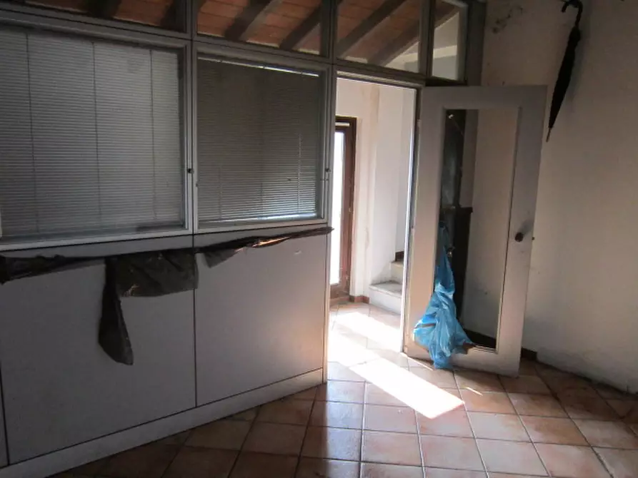 Immagine 16 di Palazzo in vendita  a Brescia