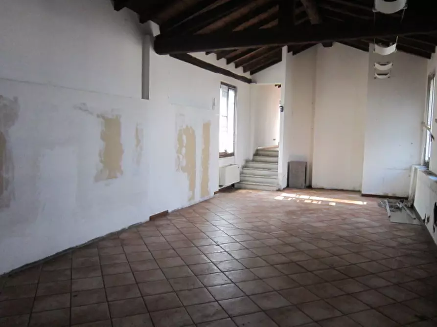 Immagine 18 di Palazzo in vendita  a Brescia