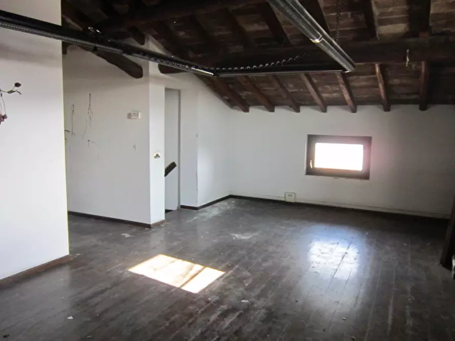 Immagine 20 di Palazzo in vendita  a Brescia