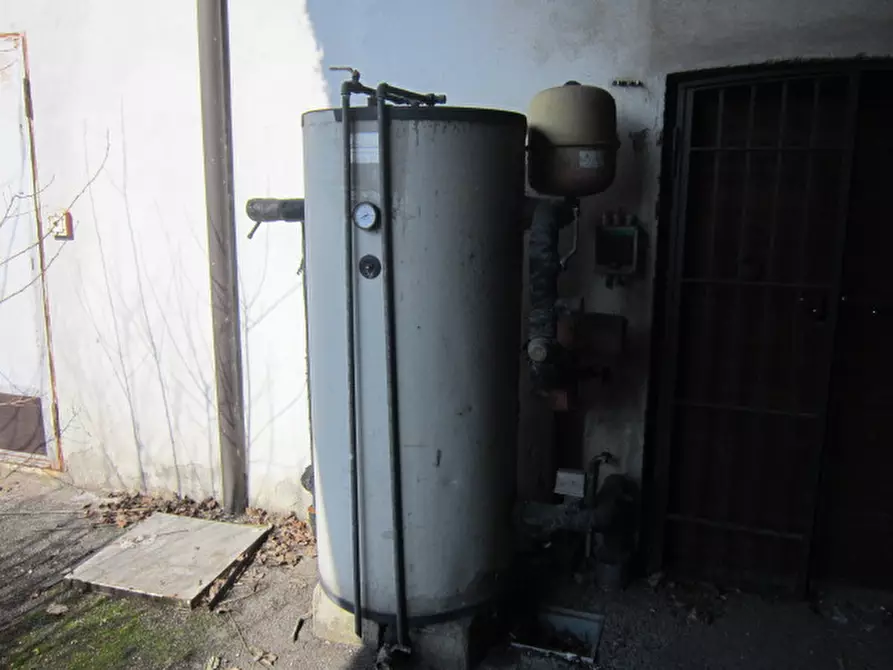 Immagine 23 di Palazzo in vendita  a Brescia