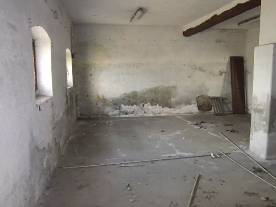 Immagine 24 di Palazzo in vendita  a Brescia