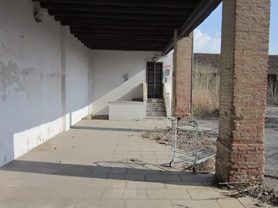 Immagine 26 di Palazzo in vendita  a Brescia