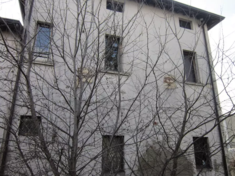 Immagine 27 di Palazzo in vendita  a Brescia