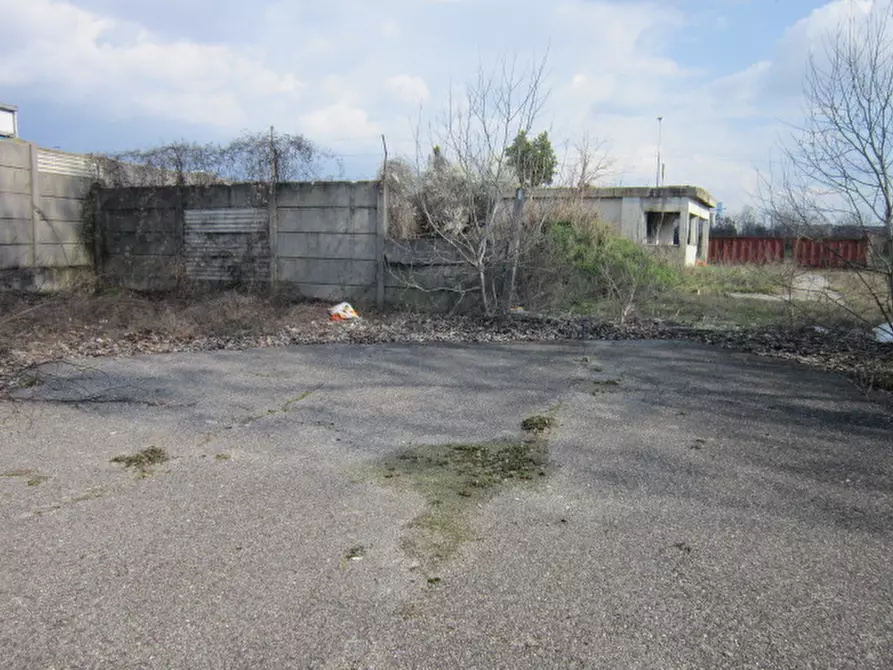 Immagine 28 di Palazzo in vendita  a Brescia