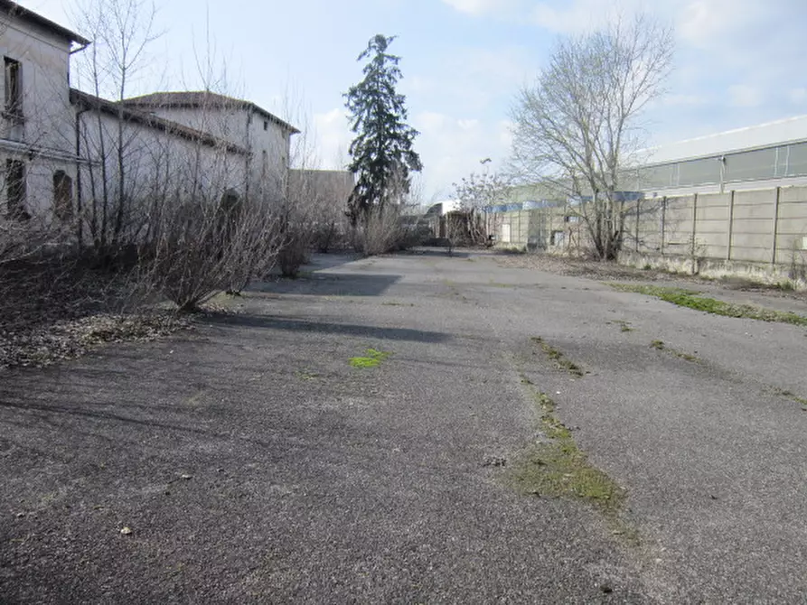 Immagine 29 di Palazzo in vendita  a Brescia