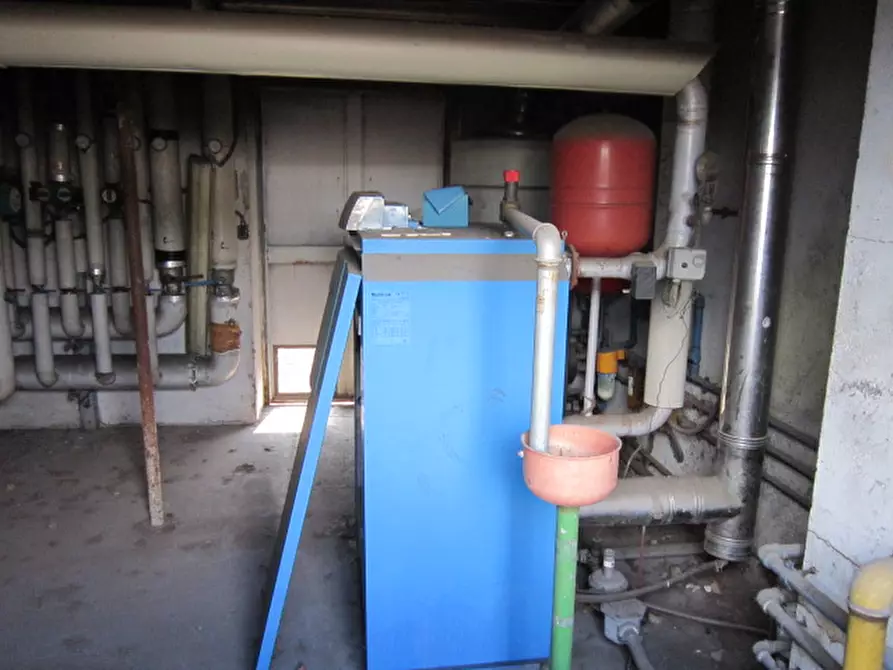 Immagine 30 di Palazzo in vendita  a Brescia