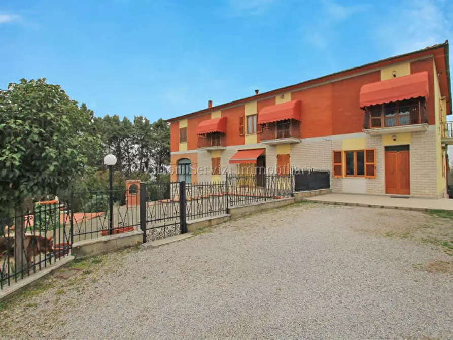 Immagine 1 di Casa bifamiliare in vendita  in via Monte Bianco a Torrita Di Siena