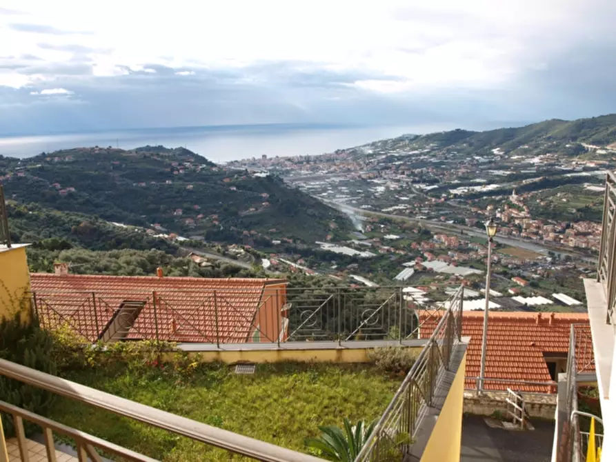 Immagine 31 di Appartamento in vendita  in Strada Pose a Castellaro