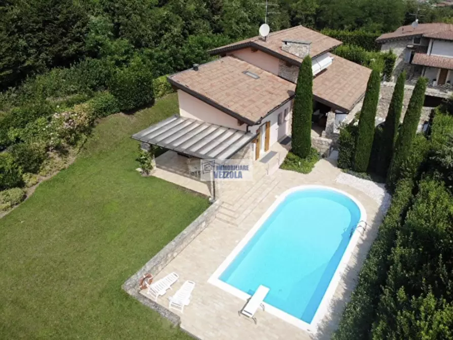 Immagine 1 di Villa in vendita  in via taccone a Padenghe Sul Garda