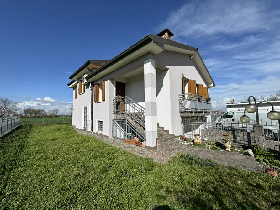 Immagine 1 di Casa indipendente in vendita  in via DOSSI a Borgo Veneto