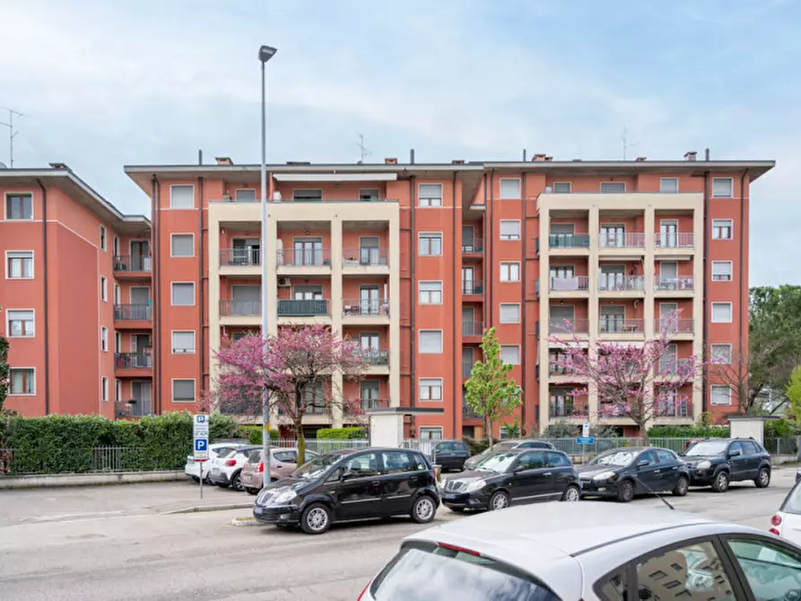 Immagine 1 di Appartamento in vendita  in Via Regina Adelaide a Verona