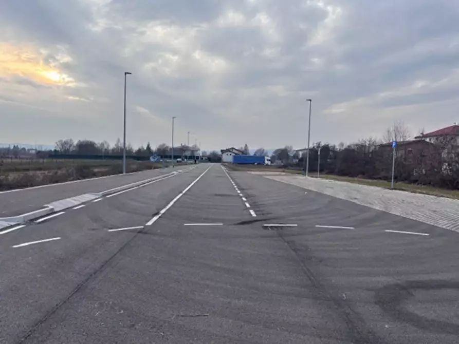 Immagine 1 di Terreno in vendita  a Caldogno