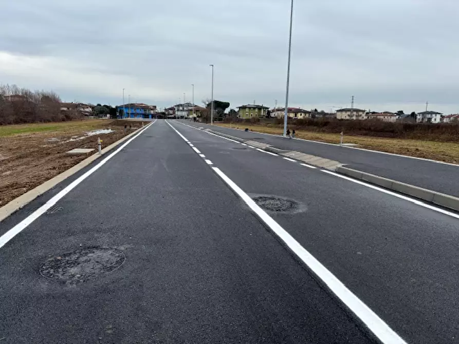 Immagine 3 di Terreno in vendita  a Caldogno