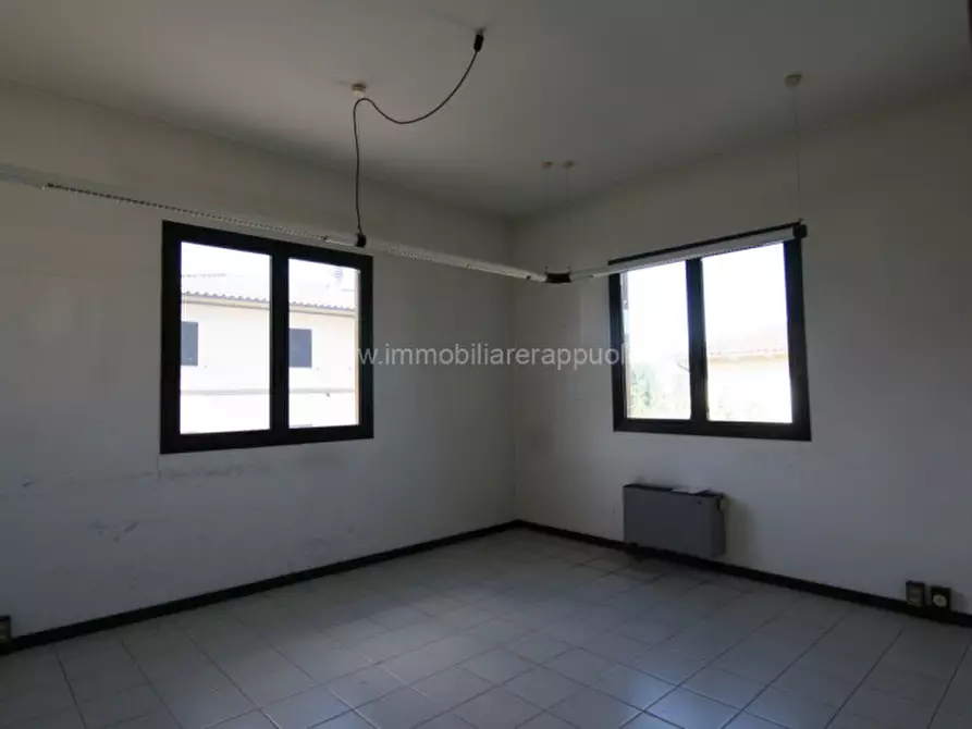 Immagine 6 di Ufficio in affitto  a Sinalunga