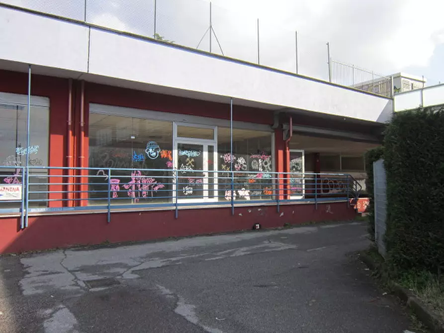 Immagine 21 di Negozio in vendita  in Via Europa 110 a Concesio