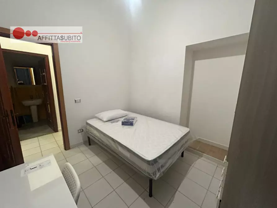 Immagine 8 di Camera in affitto  in via san nicandro 9 a Napoli