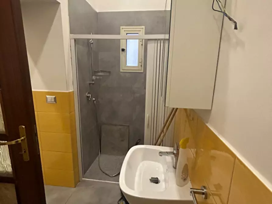 Immagine 10 di Camera in affitto  in via san nicandro 9 a Napoli