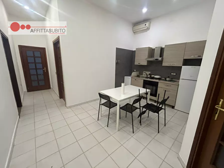 Immagine 16 di Camera in affitto  in via san nicandro 9 a Napoli