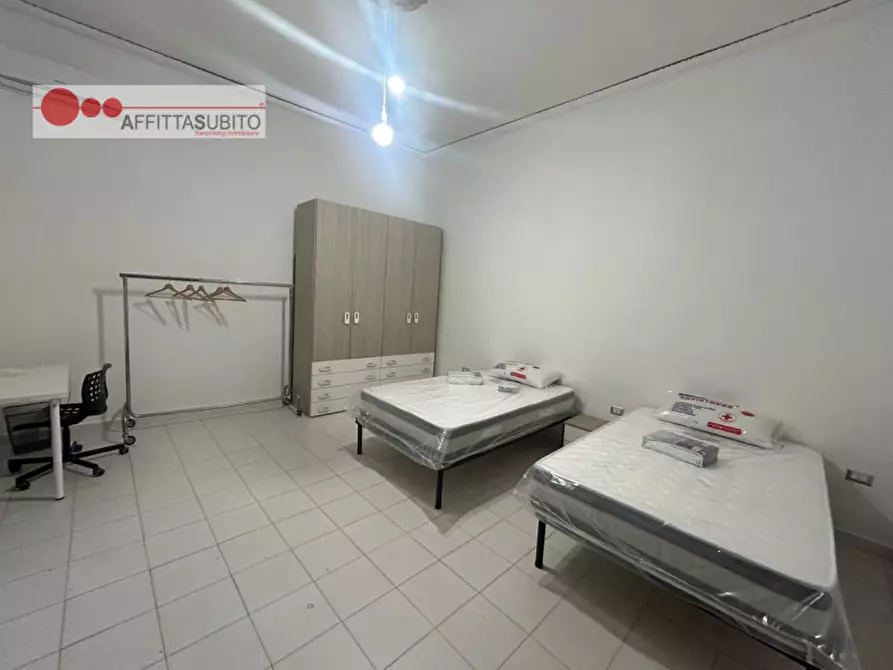 Immagine 19 di Camera in affitto  in via san nicandro 9 a Napoli