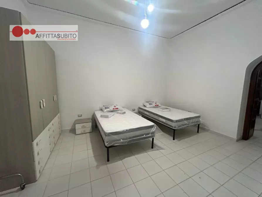 Immagine 21 di Camera in affitto  in via san nicandro 9 a Napoli