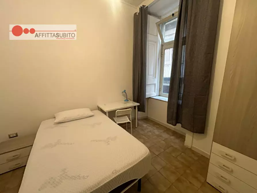 Immagine 24 di Camera in affitto  in via san nicandro 9 a Napoli
