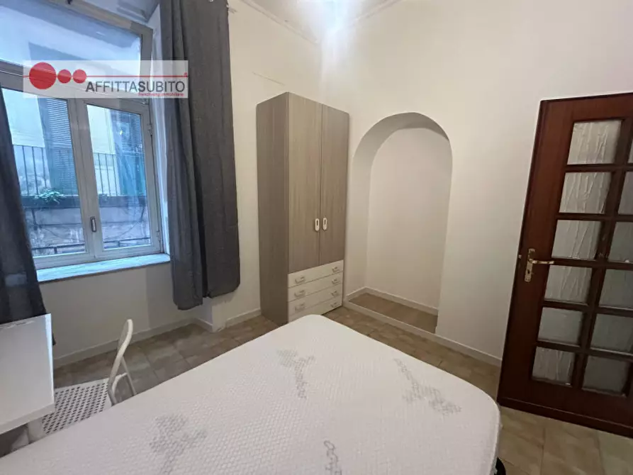 Immagine 25 di Camera in affitto  in via san nicandro 9 a Napoli