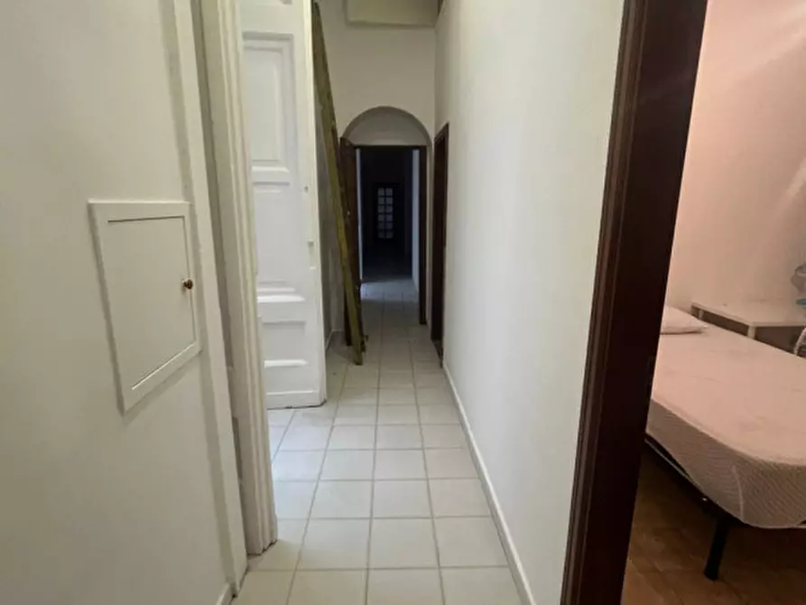 Immagine 27 di Camera in affitto  in via san nicandro 9 a Napoli