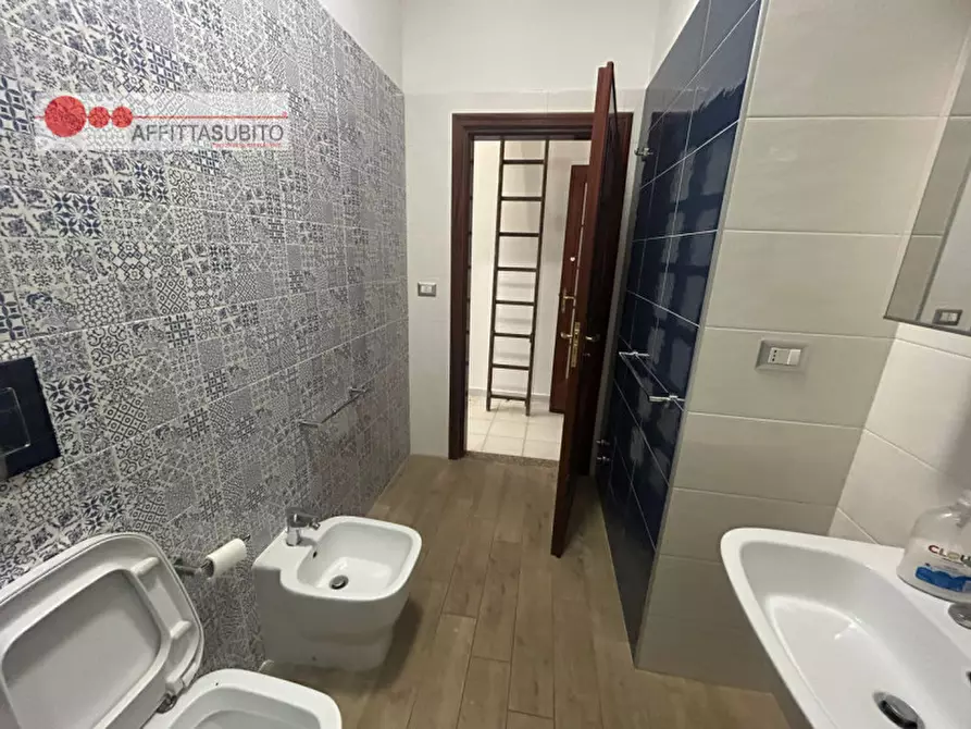 Immagine 29 di Camera in affitto  in via san nicandro 9 a Napoli