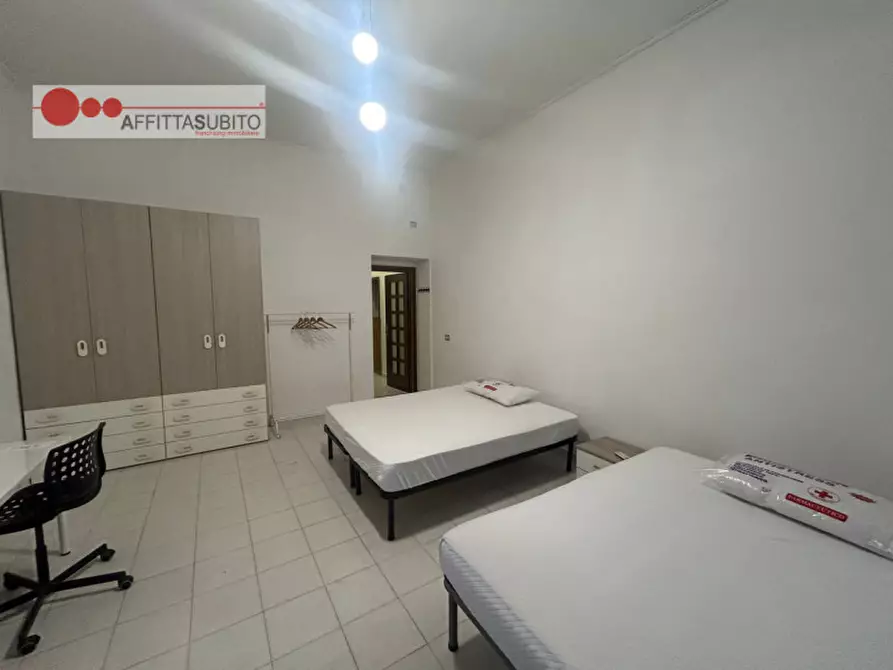 Immagine 35 di Camera in affitto  in via san nicandro 9 a Napoli