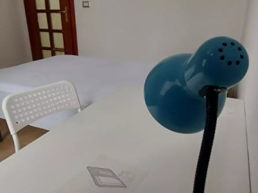 Immagine 36 di Camera in affitto  in via san nicandro 9 a Napoli