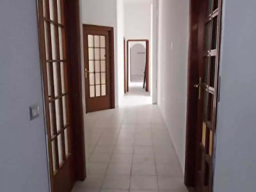 Immagine 37 di Camera in affitto  in via san nicandro 9 a Napoli