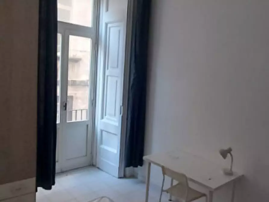 Immagine 38 di Camera in affitto  in via san nicandro 9 a Napoli