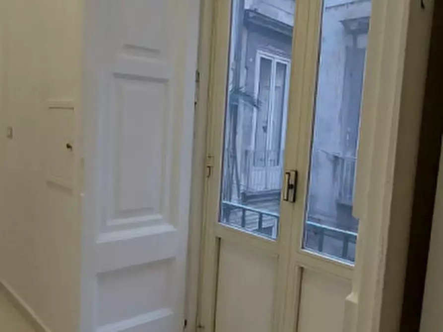 Immagine 40 di Camera in affitto  in via san nicandro 9 a Napoli