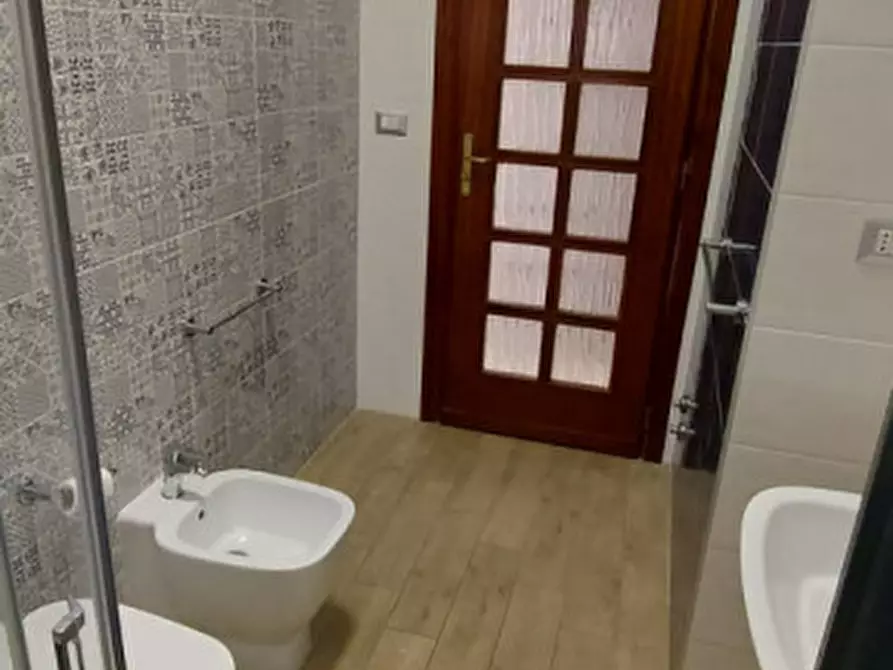 Immagine 44 di Camera in affitto  in via san nicandro 9 a Napoli