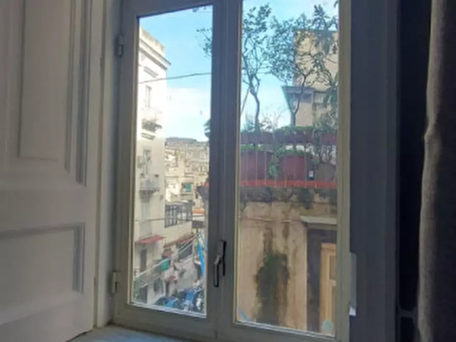 Immagine 49 di Camera in affitto  in via san nicandro 9 a Napoli