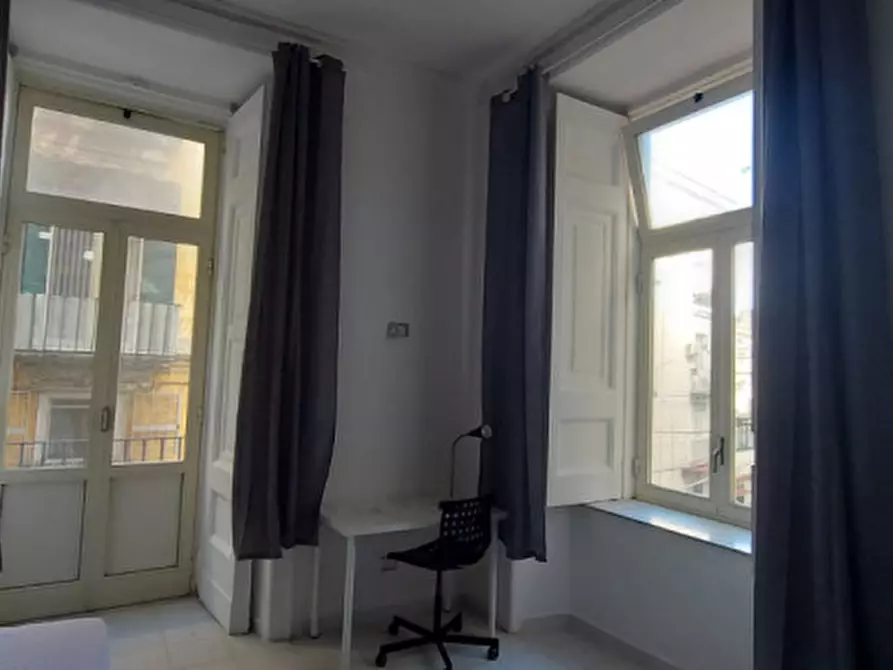 Immagine 50 di Camera in affitto  in via san nicandro 9 a Napoli