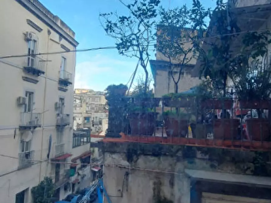 Immagine 53 di Camera in affitto  in via san nicandro 9 a Napoli