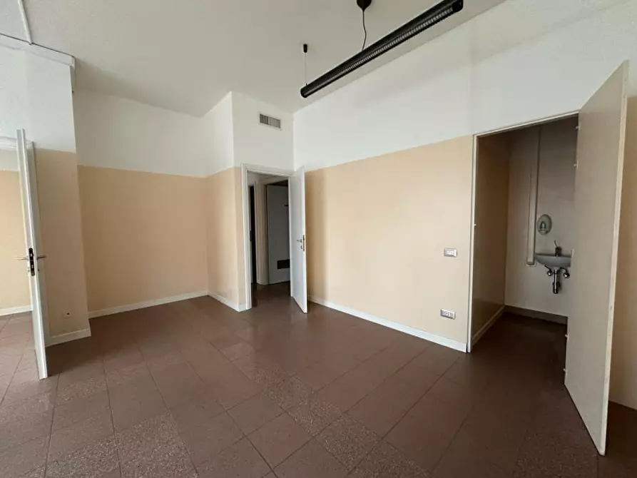 Immagine 3 di Attività commerciale in vendita  a Salzano