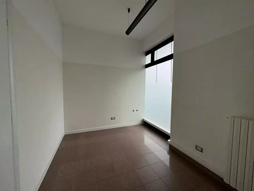 Immagine 7 di Attività commerciale in vendita  a Salzano